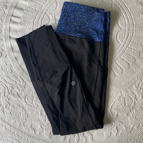 Women's Lululemon Capris Size 4 - Picture 1 of 4